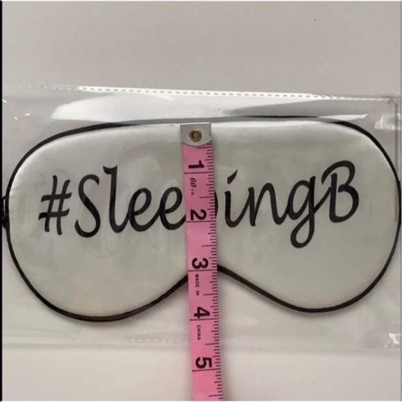 Silk Sleeping Eye Mask Hashtag SleepingB White - Picture 4 of 7